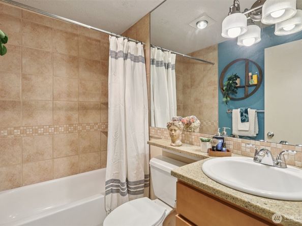 275 W Roy Street 114, Seattle WA 98119