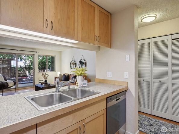 275 W Roy Street 114, Seattle WA 98119