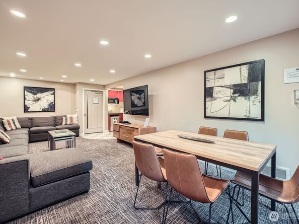 275 W Roy Street 114, Seattle WA 98119