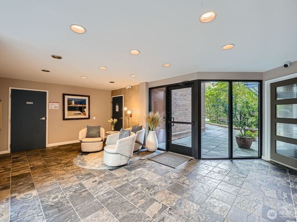 275 W Roy Street 114, Seattle WA 98119