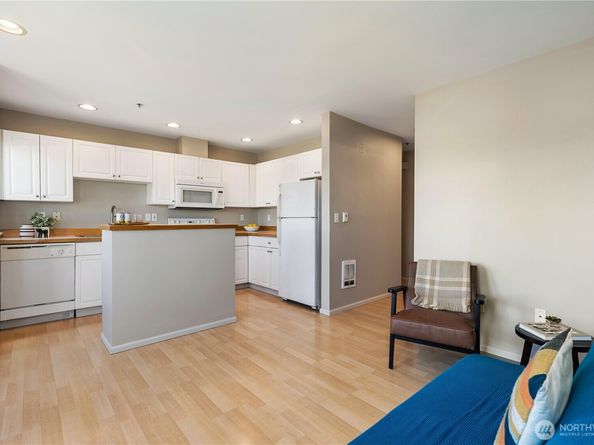 2101 N 55th Street 206, Seattle WA 98103