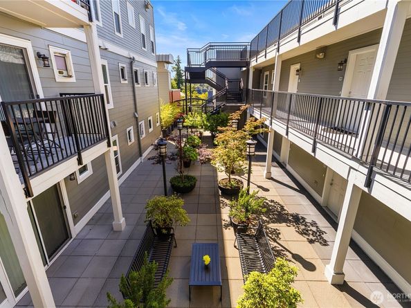2101 N 55th Street 206, Seattle WA 98103