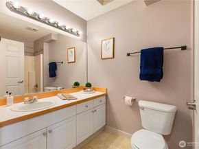 2101 N 55th Street 206, Seattle WA 98103