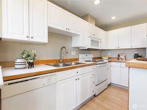2101 N 55th Street 206, Seattle WA 98103