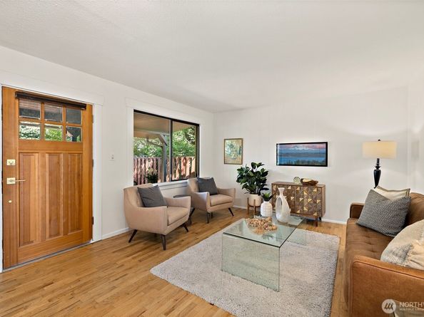 7132 34th Avenue SW, Seattle WA 98126