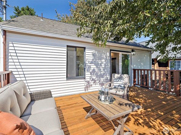 7132 34th Avenue SW, Seattle WA 98126