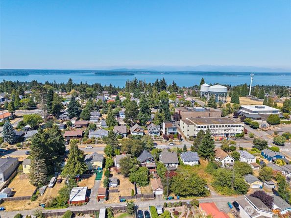 7132 34th Avenue SW, Seattle WA 98126