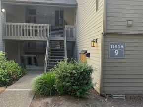11909 93rd Lane NE 203, Kirkland WA 98034