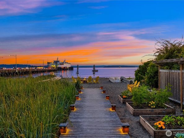 8917 Fauntleroy Way SW, Seattle WA 98136