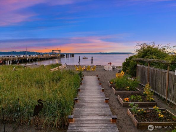 8917 Fauntleroy Way SW, Seattle WA 98136