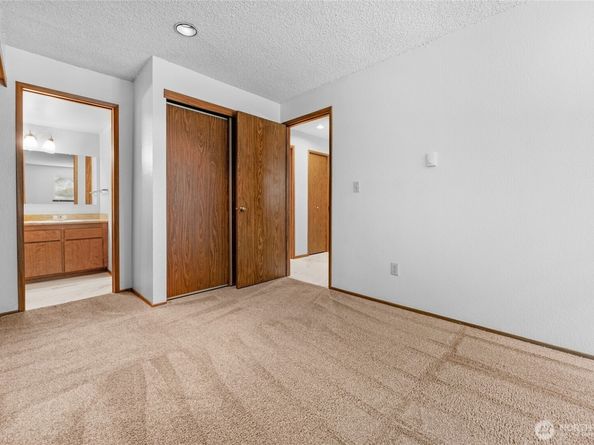 23509 Lakeview Drive A101, Mountlake Terrace WA 98043
