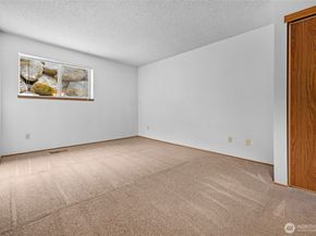 23509 Lakeview Drive A101, Mountlake Terrace WA 98043