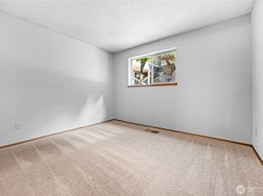 23509 Lakeview Drive A101, Mountlake Terrace WA 98043
