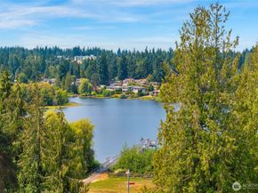23509 Lakeview Drive A101, Mountlake Terrace WA 98043