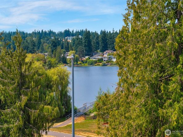 23509 Lakeview Drive A101, Mountlake Terrace WA 98043