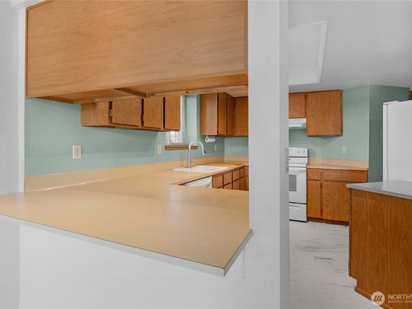 23509 Lakeview Drive A101, Mountlake Terrace WA 98043