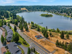 23509 Lakeview Drive A101, Mountlake Terrace WA 98043