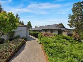 23509 Lakeview Drive A101, Mountlake Terrace WA 98043