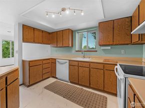 23509 Lakeview Drive A101, Mountlake Terrace WA 98043