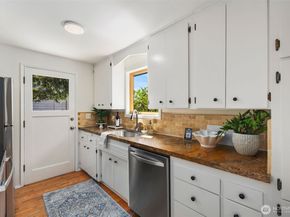 8139 14th Avenue SW, Seattle WA 98106
