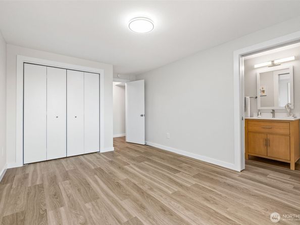 2800 W Elmore Place, Seattle WA 98199