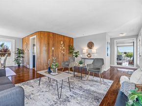 2800 W Elmore Place, Seattle WA 98199