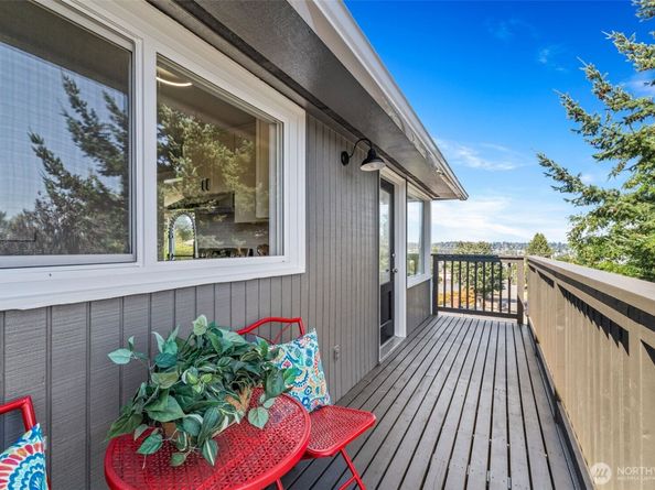 2800 W Elmore Place, Seattle WA 98199