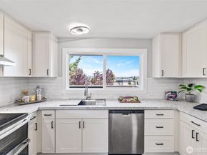 2800 W Elmore Place, Seattle WA 98199