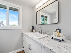 2800 W Elmore Place, Seattle WA 98199