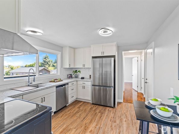 2800 W Elmore Place, Seattle WA 98199