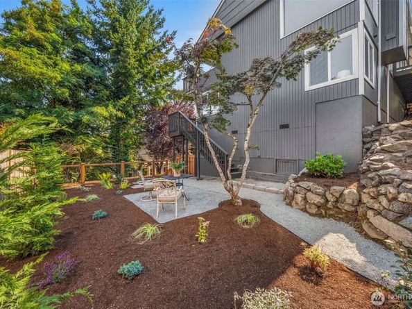2800 W Elmore Place, Seattle WA 98199