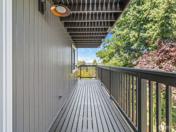 2800 W Elmore Place, Seattle WA 98199