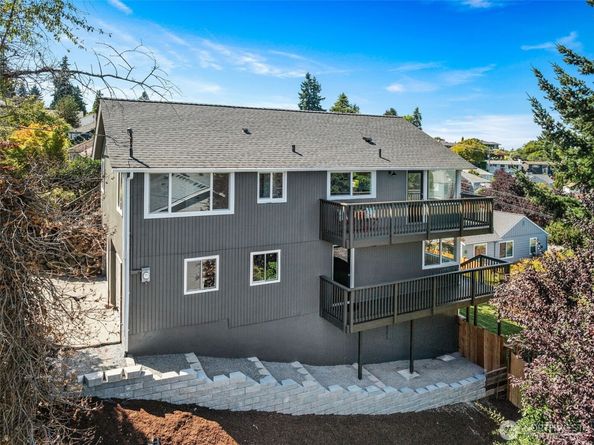 2800 W Elmore Place, Seattle WA 98199