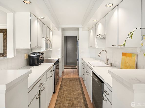 2500 Canterbury Lane E 302, Seattle WA 98112