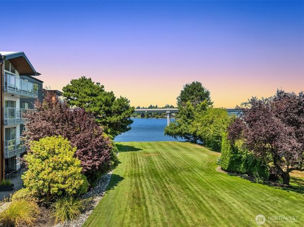 2500 Canterbury Lane E 302, Seattle WA 98112