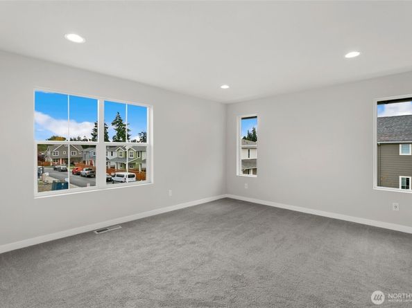 587 SW 97th Street 74, Seattle WA 98106