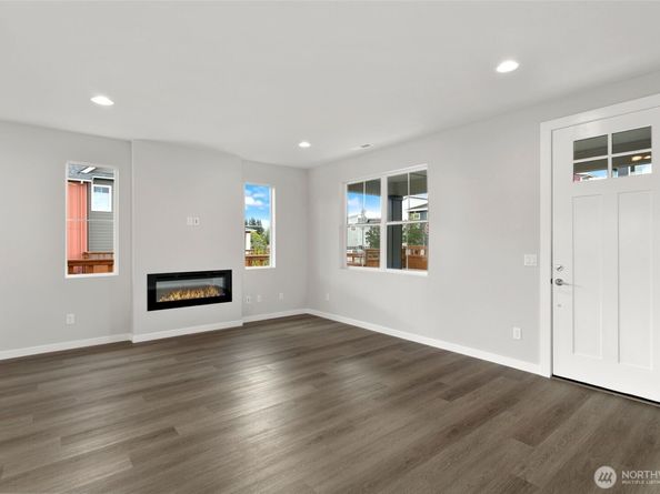 587 SW 97th Street 74, Seattle WA 98106
