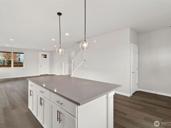 587 SW 97th Street 74, Seattle WA 98106