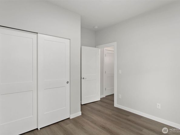 587 SW 97th Street 74, Seattle WA 98106