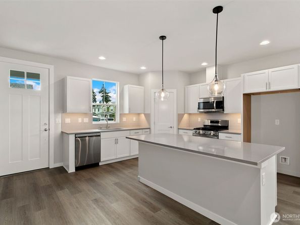 587 SW 97th Street 74, Seattle WA 98106