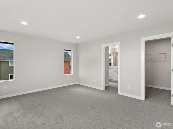 587 SW 97th Street 74, Seattle WA 98106