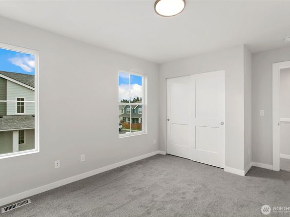 587 SW 97th Street 74, Seattle WA 98106