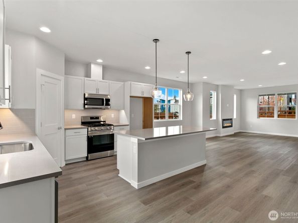 587 SW 97th Street 74, Seattle WA 98106