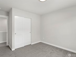 587 SW 97th Street 74, Seattle WA 98106
