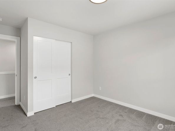 587 SW 97th Street 74, Seattle WA 98106