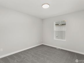 587 SW 97th Street 74, Seattle WA 98106