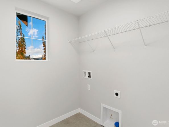 587 SW 97th Street 74, Seattle WA 98106