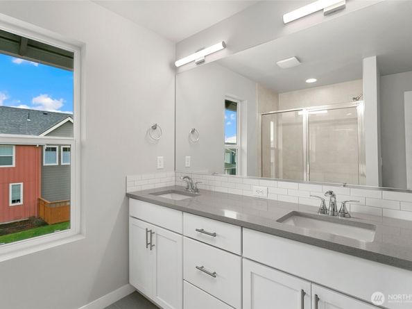 587 SW 97th Street 74, Seattle WA 98106