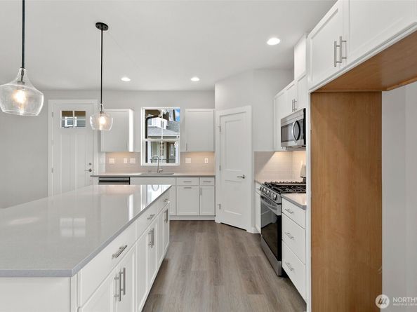587 SW 97th Street 74, Seattle WA 98106