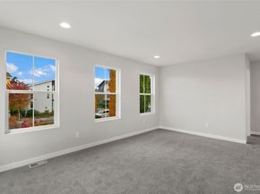 587 SW 97th Street 74, Seattle WA 98106